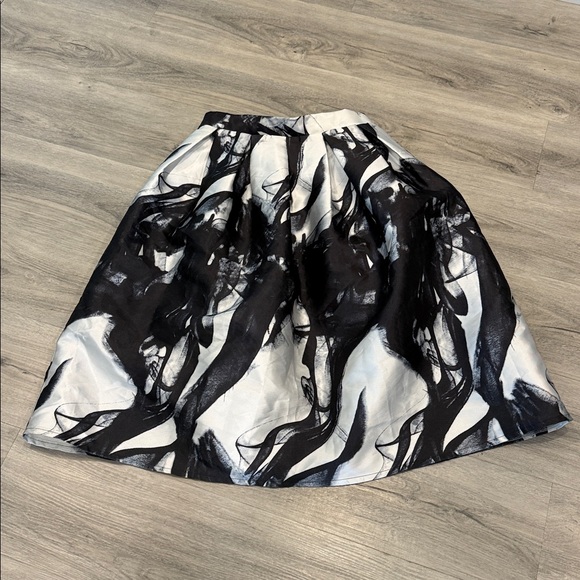 LATISTE skirt size medium - Picture 2 of 6